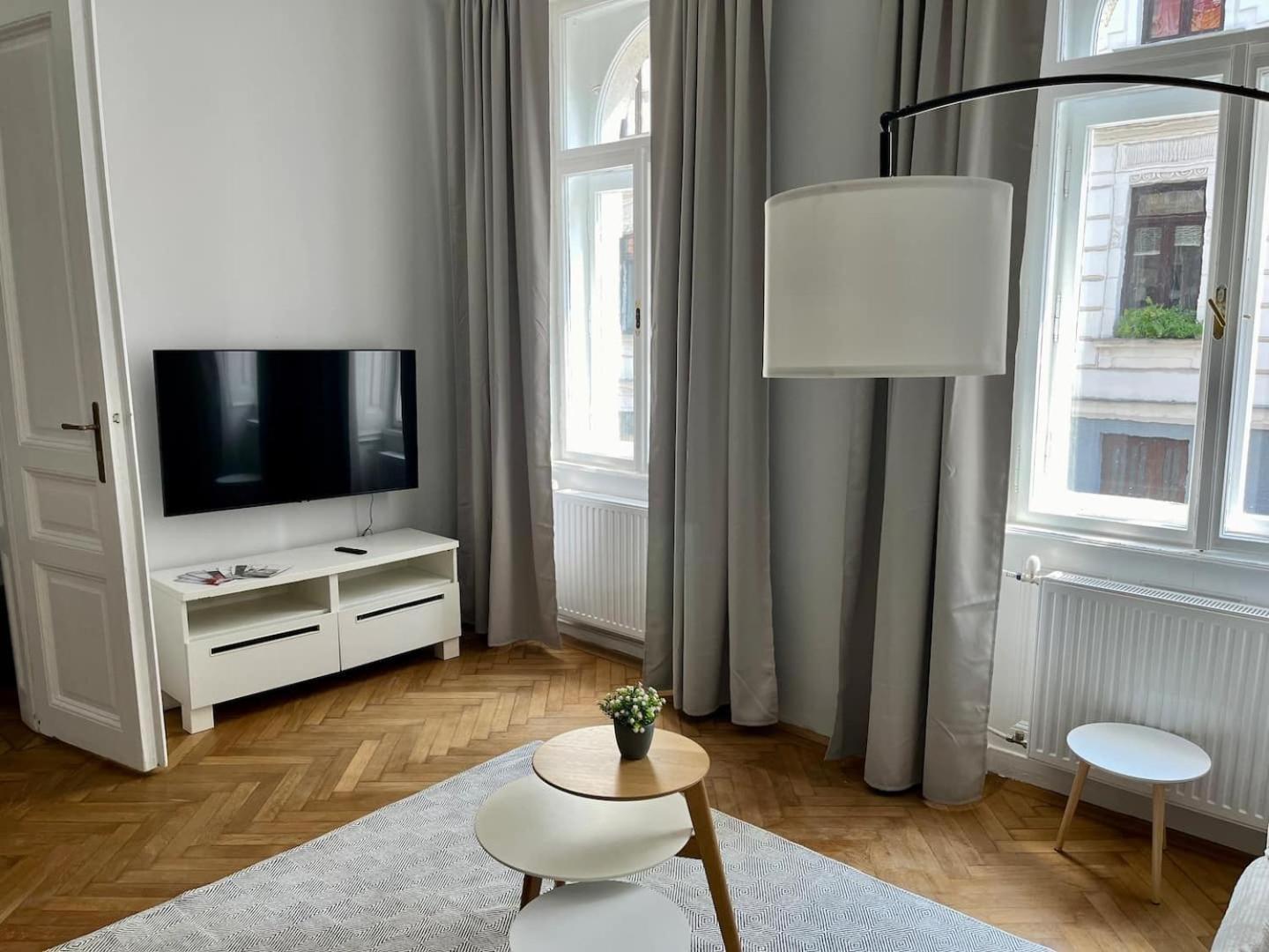 Grosszuegiger Wiener Altbau Gleich Neben Schoenbrunn Zewnętrze zdjęcie