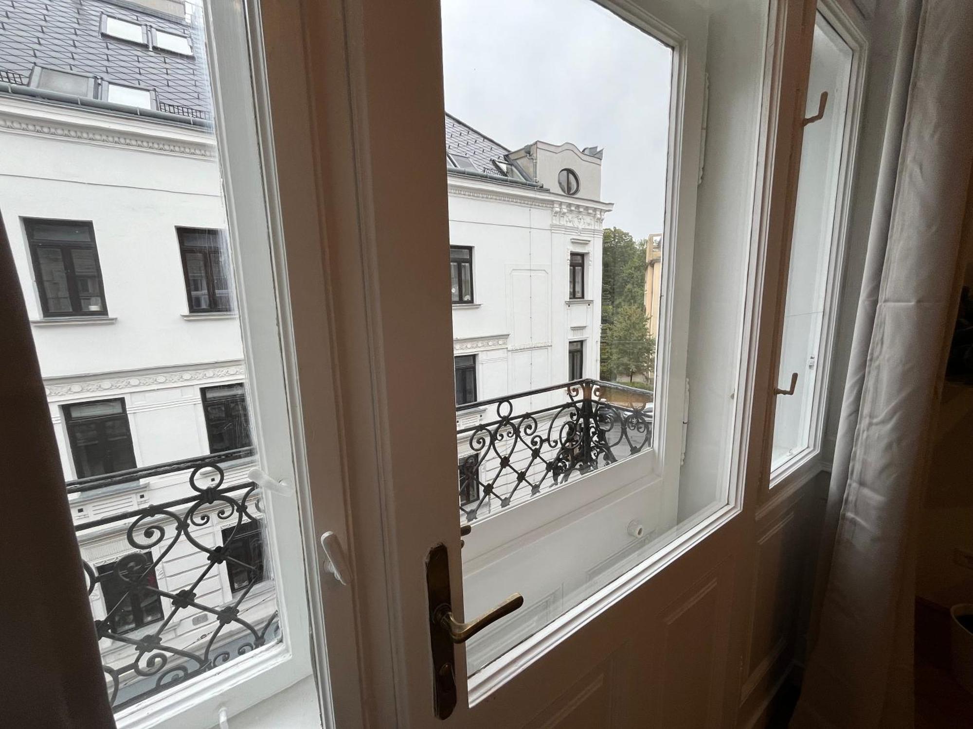 Grosszuegiger Wiener Altbau Gleich Neben Schoenbrunn Zewnętrze zdjęcie