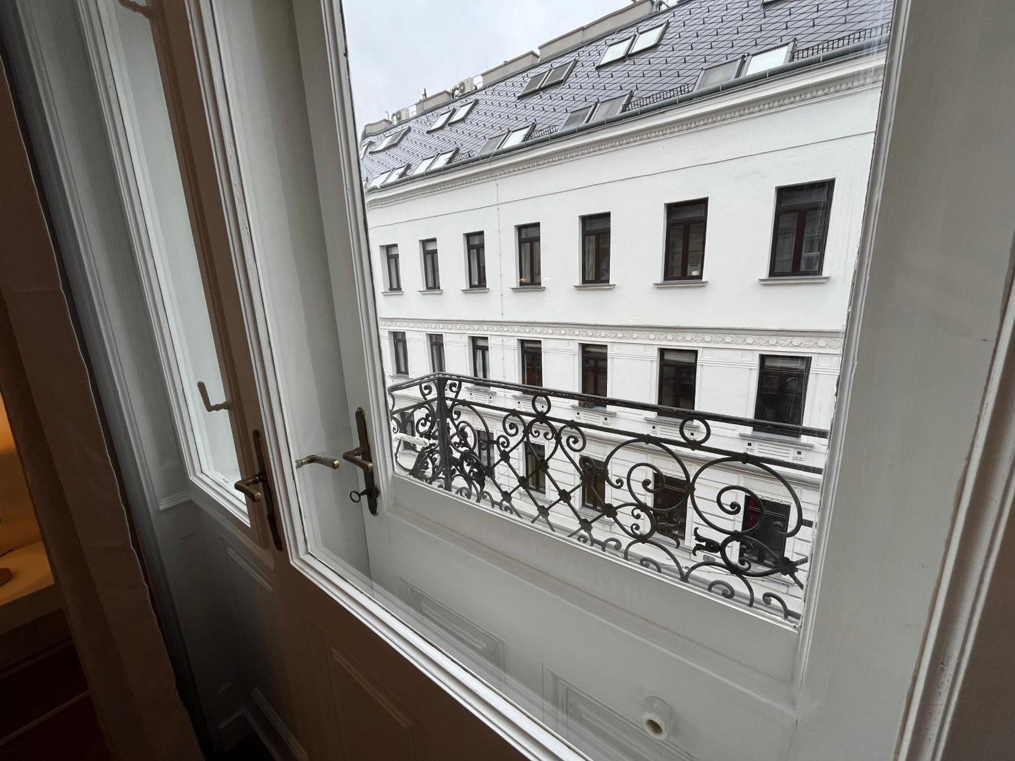 Grosszuegiger Wiener Altbau Gleich Neben Schoenbrunn Zewnętrze zdjęcie